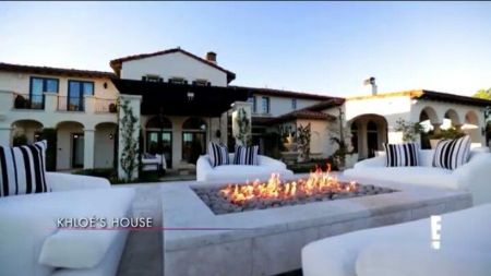Khloe Kardashian owns a $7.4 million worth house in Calabasas, California.